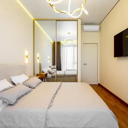 Royal Blue Marble Retreat & Panorama Apartment